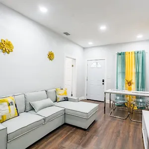 Cute Bungalow In Down Town Tampa With Large Hot Tub Holiday home