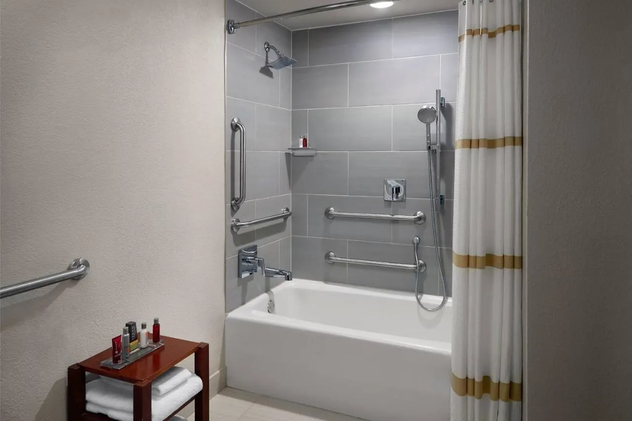 Marriott Tampa Westshore 3*,