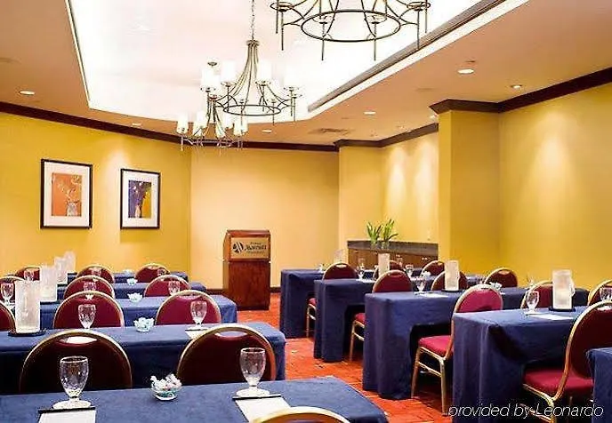 Marriott Tampa Westshore 3*,